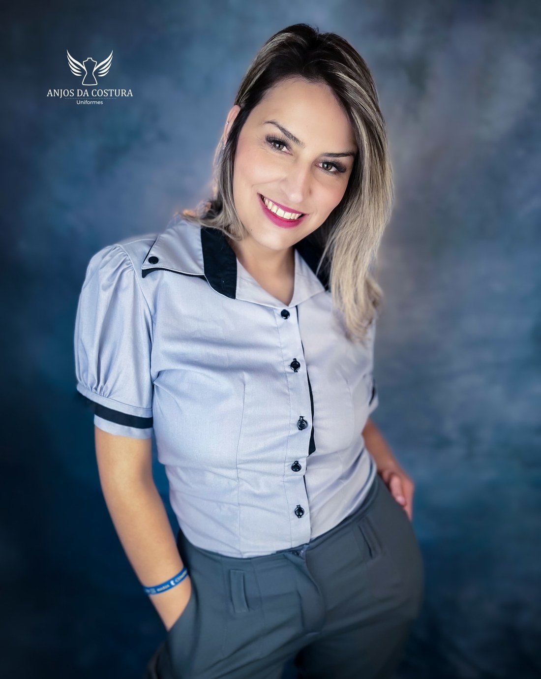 Equipe da Anjos da Costura com o uniforme da casa